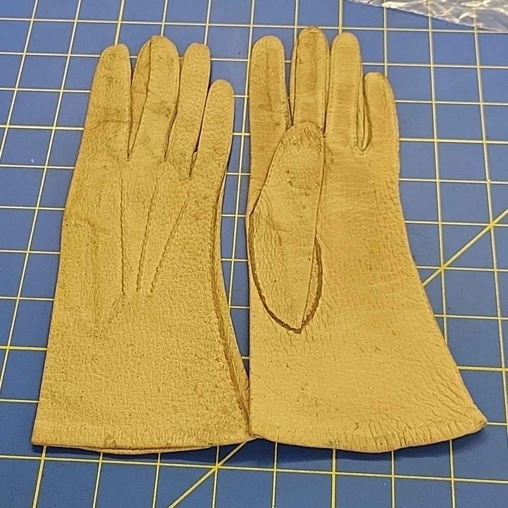 Cream Vintage Genuine Leather Gloves
